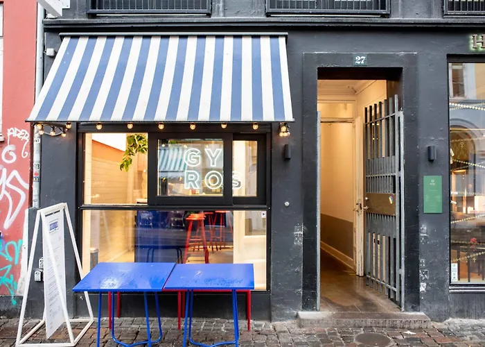 Stylish Apartment On Lively Street In Downtown