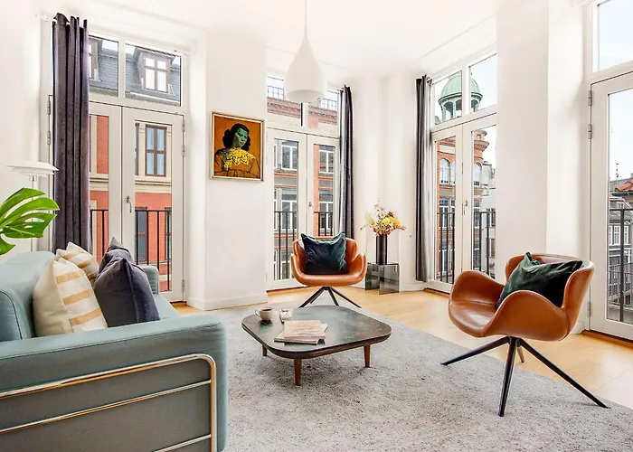 Leaves 3 - Pleasant 4-Bdr Apt In Central Copenhagen